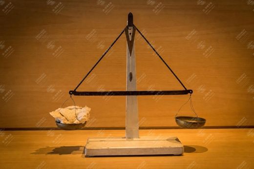 《精密天平》 Bilancia di precisione